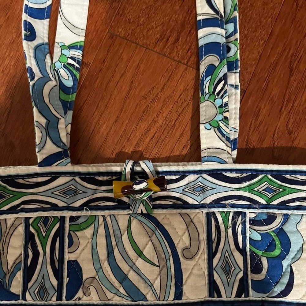 Vera Bradley Tote Mediterranean White Retired Quilted Cotton - Picture 2 of 3